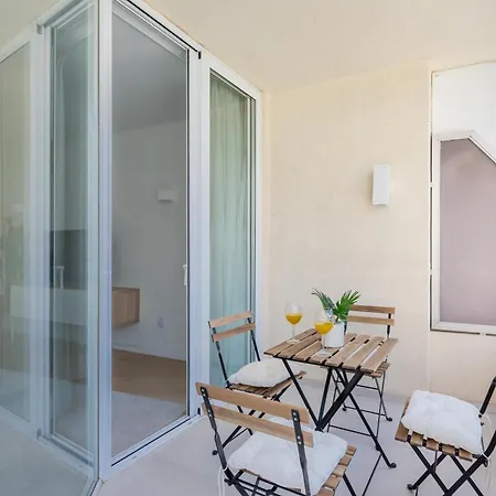Stylish 2Bd Apt In The Centre 10 Minutes Away From The Beach Torremolinos Exterior photo